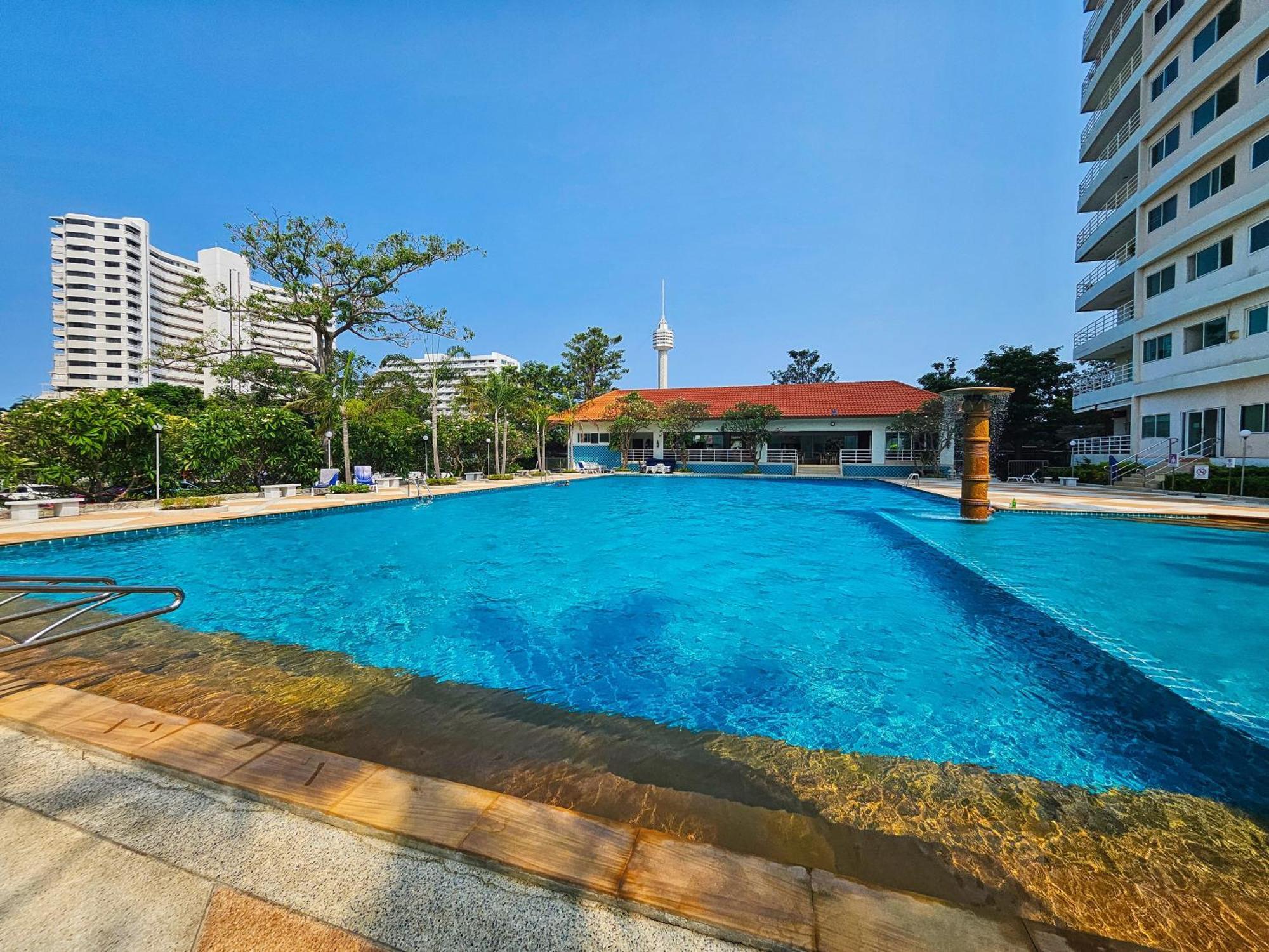 View Talay 5 Jomtien Beachfront Pattaya Exterior photo