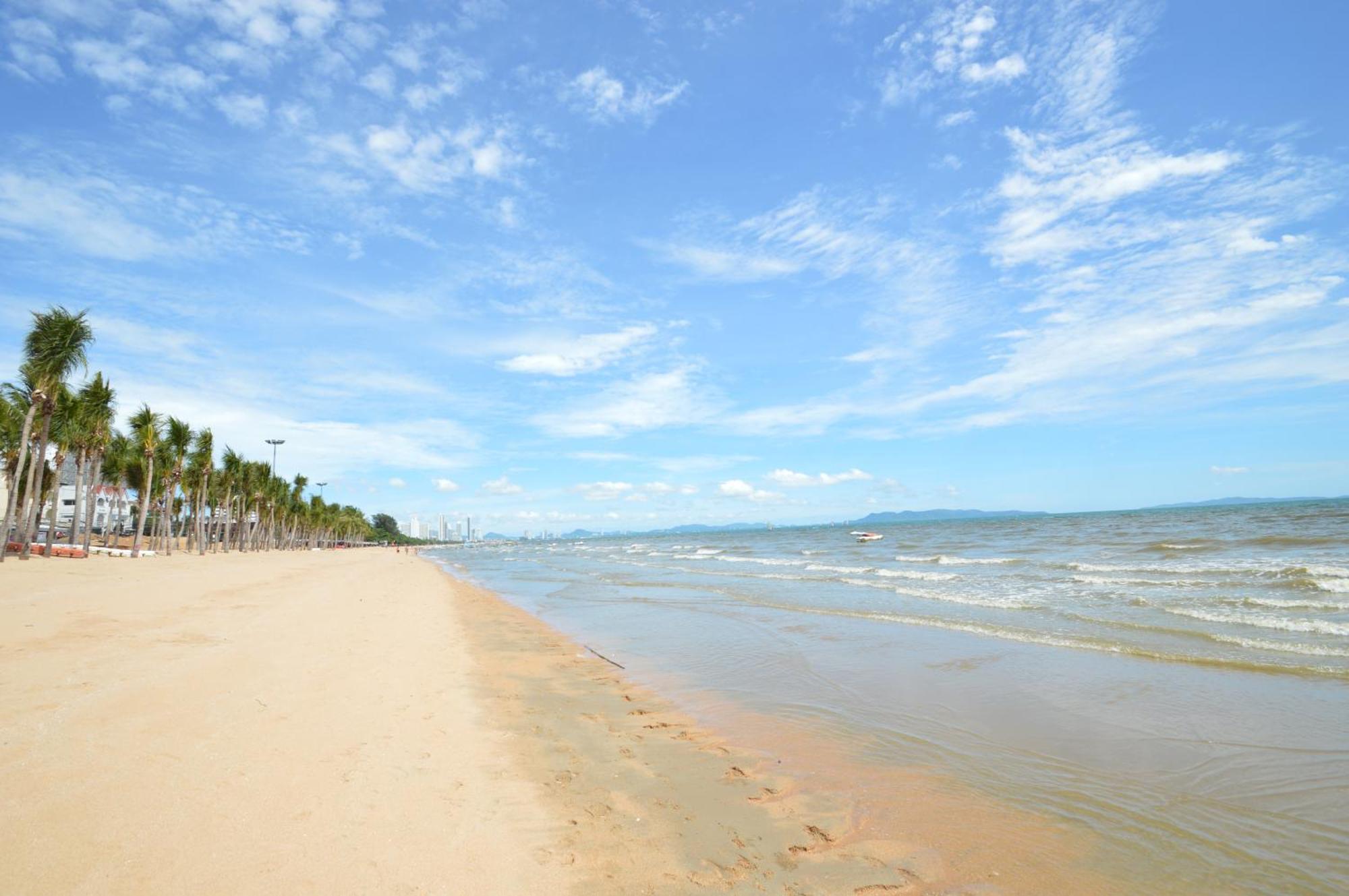View Talay 5 Jomtien Beachfront Pattaya Exterior photo
