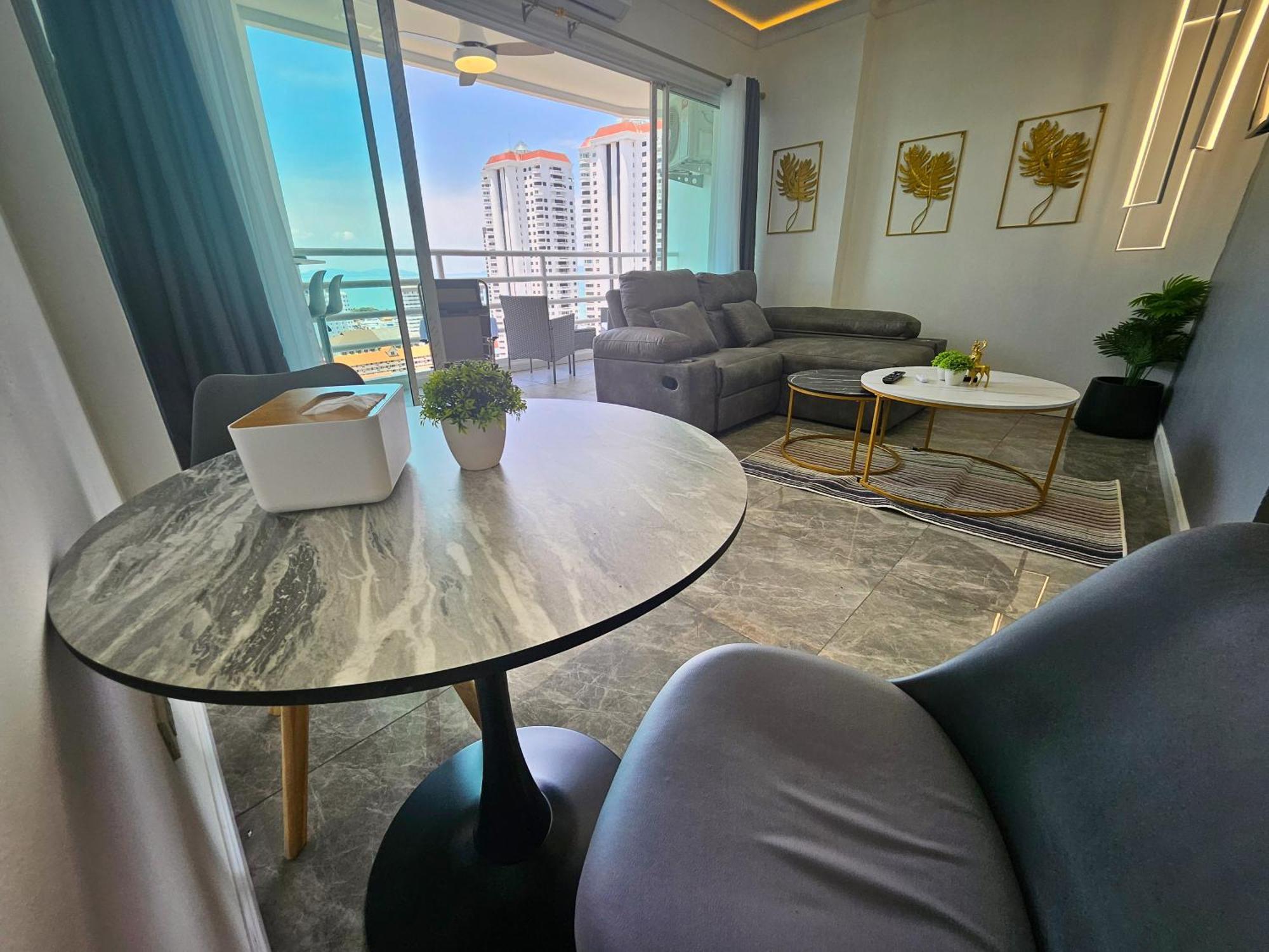 View Talay 5 Jomtien Beachfront Pattaya Exterior photo