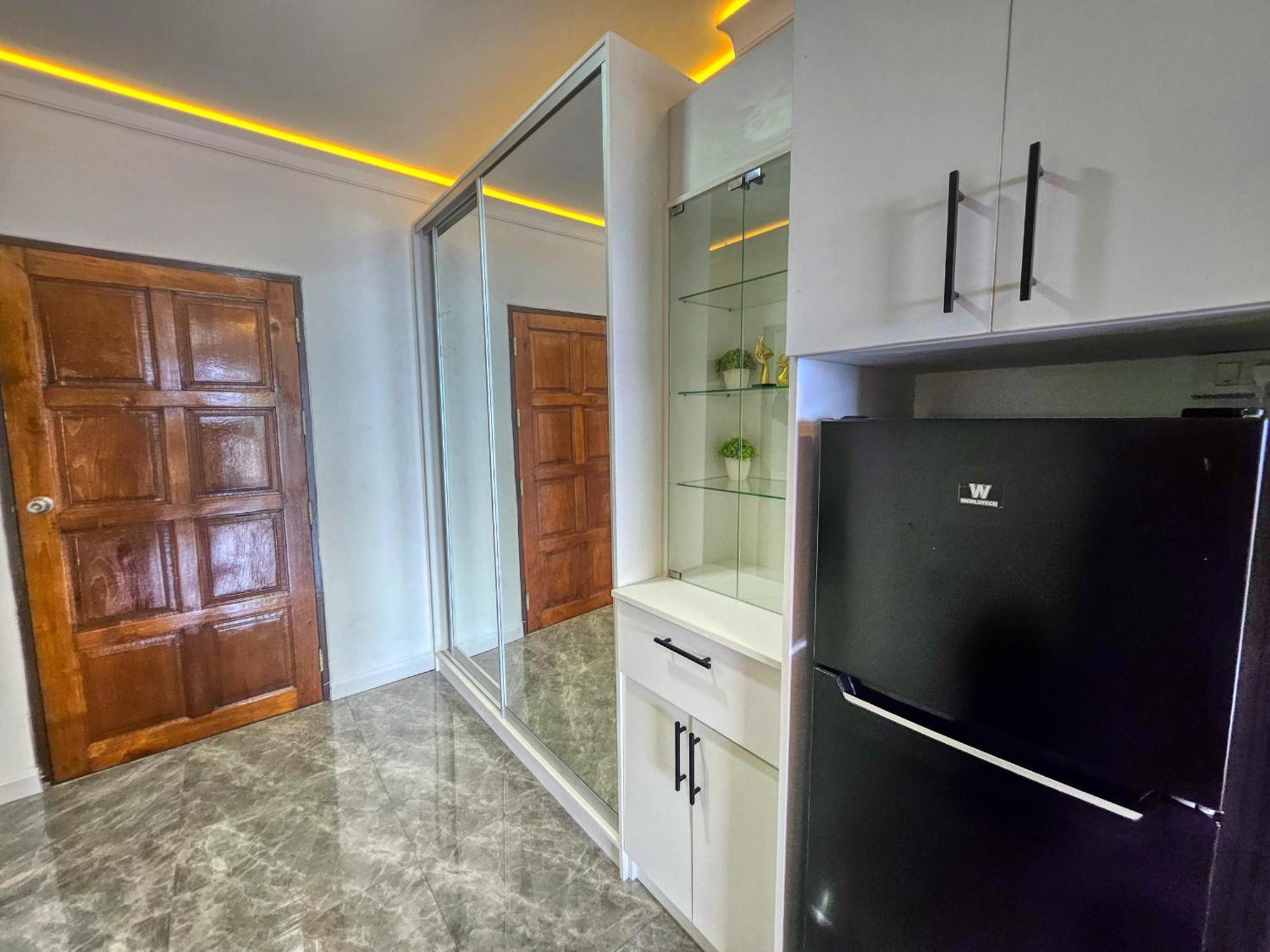 View Talay 5 Jomtien Beachfront Pattaya Exterior photo