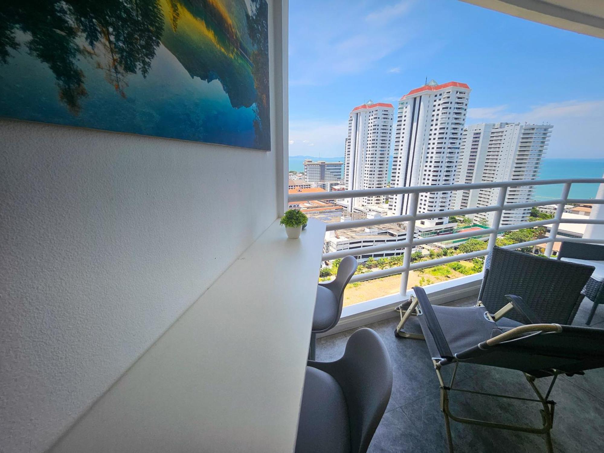 View Talay 5 Jomtien Beachfront Pattaya Exterior photo