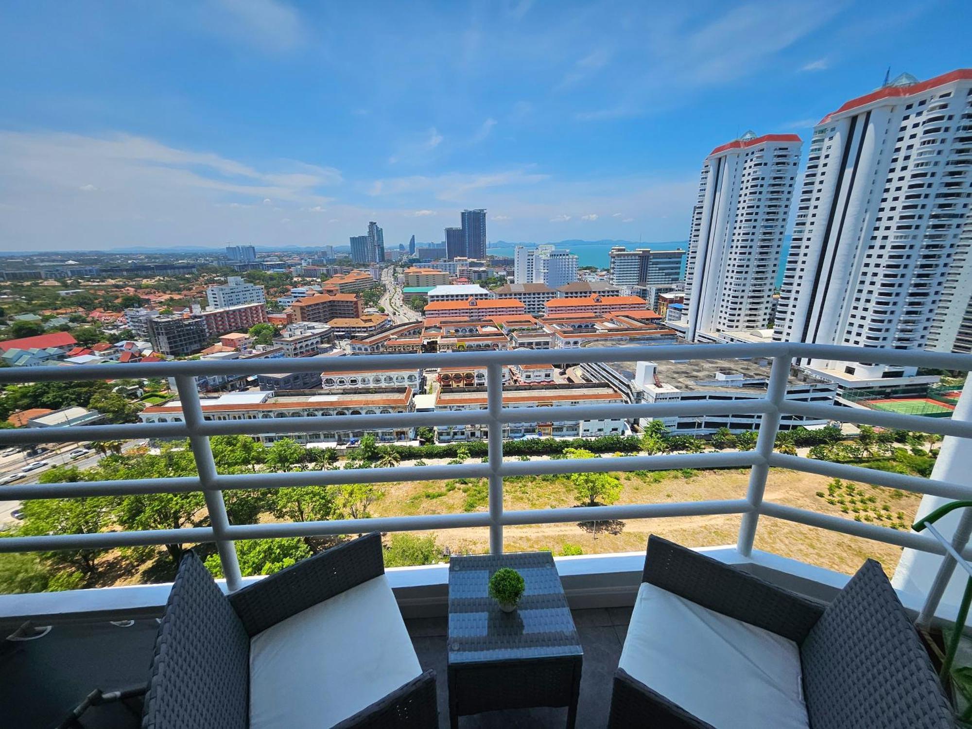 View Talay 5 Jomtien Beachfront Pattaya Exterior photo